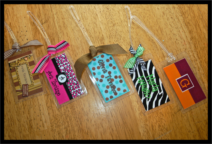Family Luggage Tags by Flickr User Gabe Taviano, CC License = Attribution, Noncommercial